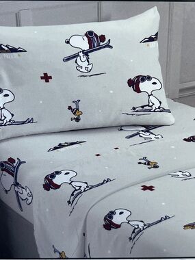 Peanuts Snoopy Ski Print in light gray Sheet Set